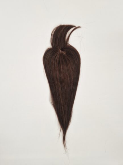 049 Mini Topper z włosów naturalnych mahoń z grzywką baza jedwabna 12x9cm