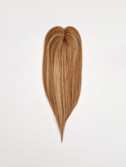 063 Topper ciemny blond na bazie mono 8x13 cm – naturalne krycie i komfort noszenia